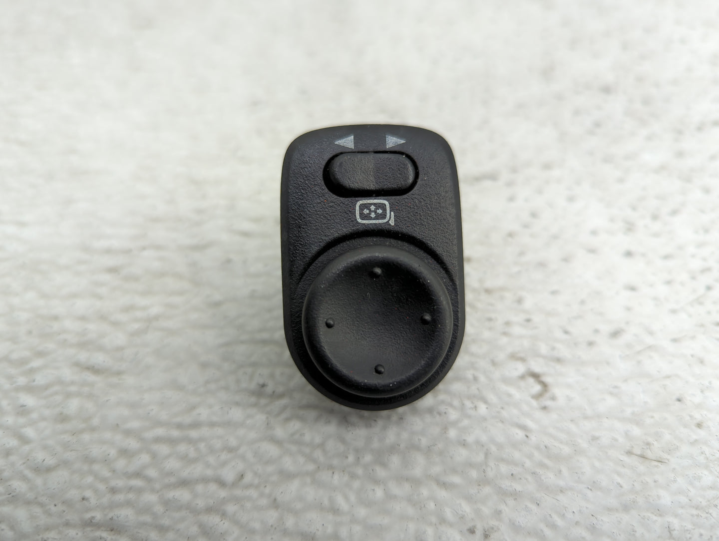 2010-2015 Chevrolet Camaro Driver Left Door Mirror Power Switch 92225703 - Oemusedautoparts1.com