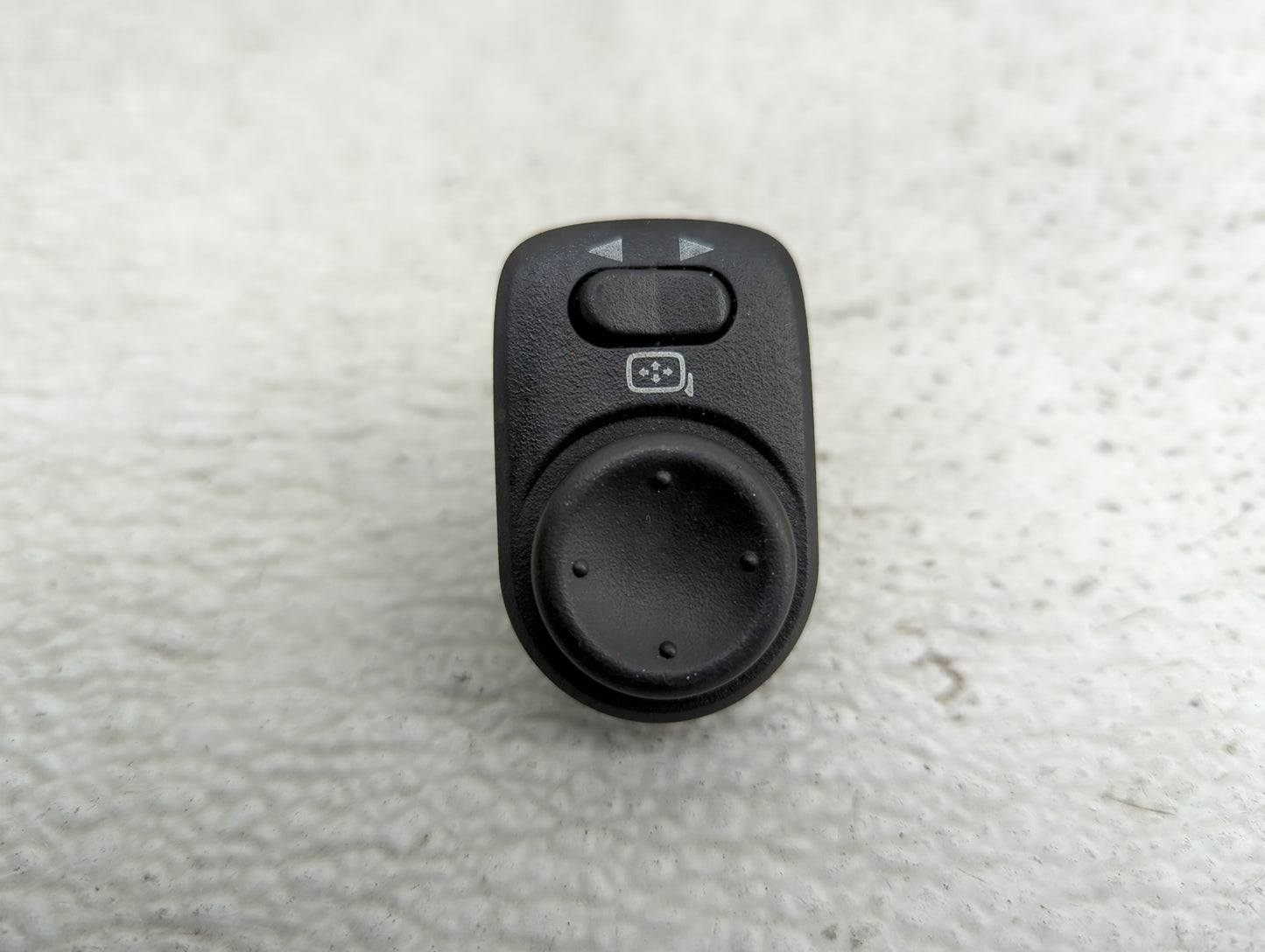 2010-2015 Chevrolet Camaro Driver Left Door Mirror Power Switch 92225703 - Oemusedautoparts1.com