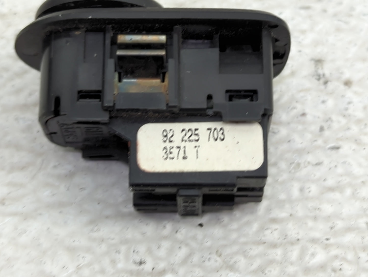 2010-2015 Chevrolet Camaro Driver Left Door Mirror Power Switch 92225703 - Oemusedautoparts1.com