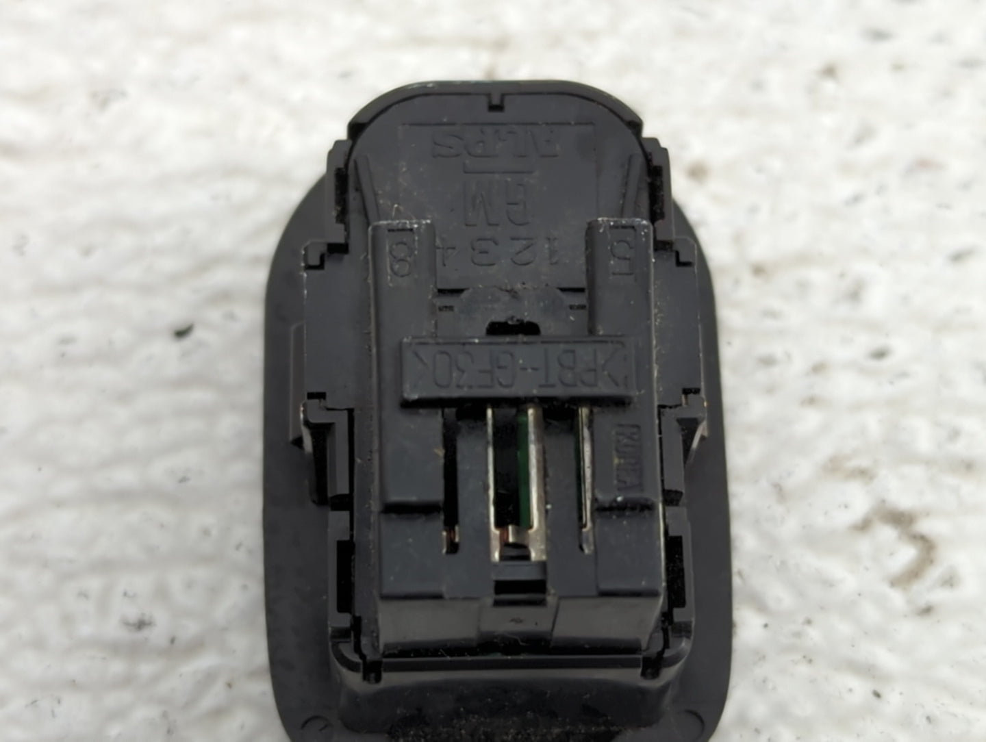 2010-2015 Chevrolet Camaro Driver Left Door Mirror Power Switch 92225703 - Oemusedautoparts1.com