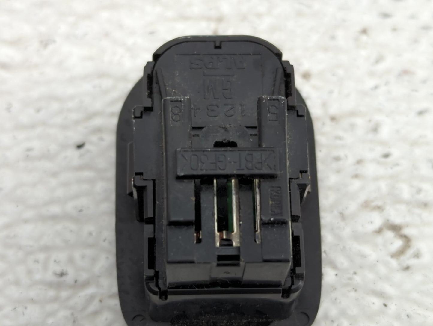 2010-2015 Chevrolet Camaro Driver Left Door Mirror Power Switch 92225703 - Oemusedautoparts1.com