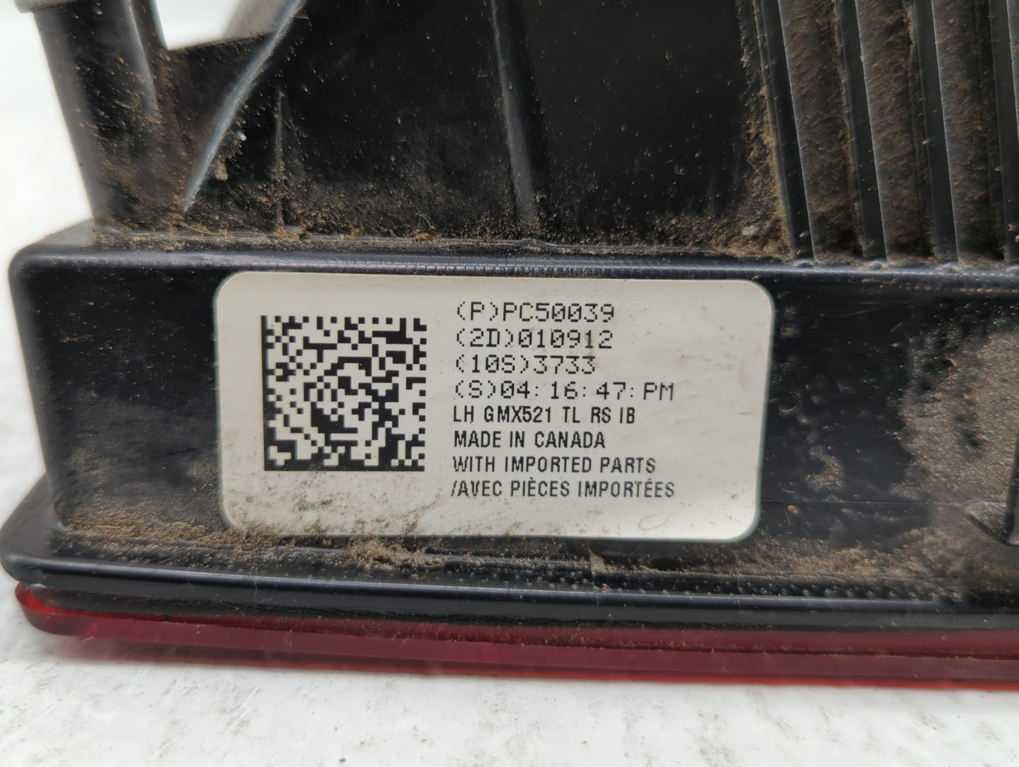 2010-2013 Chevrolet Camaro Tail Light Assembly Driver Left OEM P/N:92212647 PC50039, 320370 Fits Fits 2010 2011 2012 2013 OE