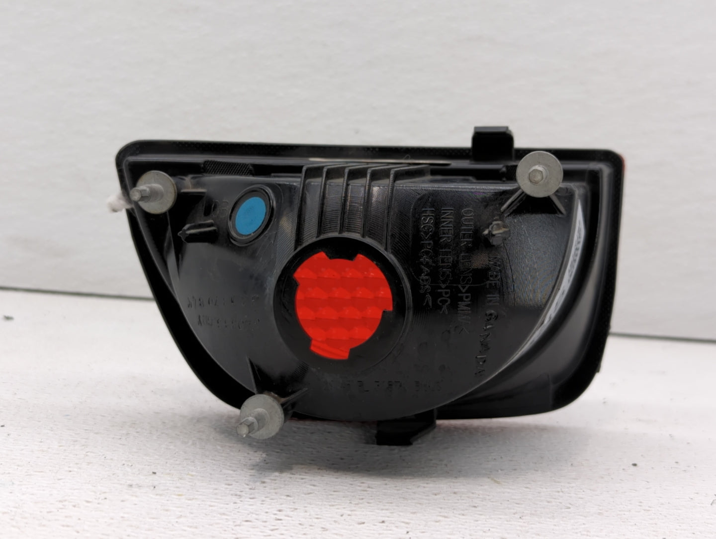 2010-2012 Chevrolet Camaro Tail Light Assembly Passenger Right OEM P/N:92195242 320370, 320366 Fits Fits 2010 2011 2012 OEM 