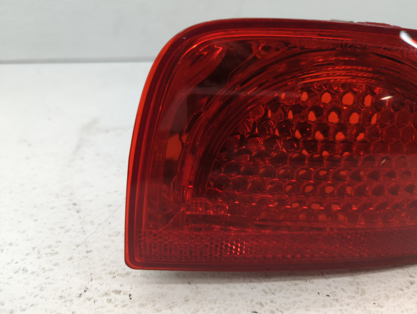 2010-2013 Chevrolet Camaro Tail Light Assembly Passenger Right OEM P/N:320368 320364, PC50040 Fits Fits 2010 2011 2012 2013 