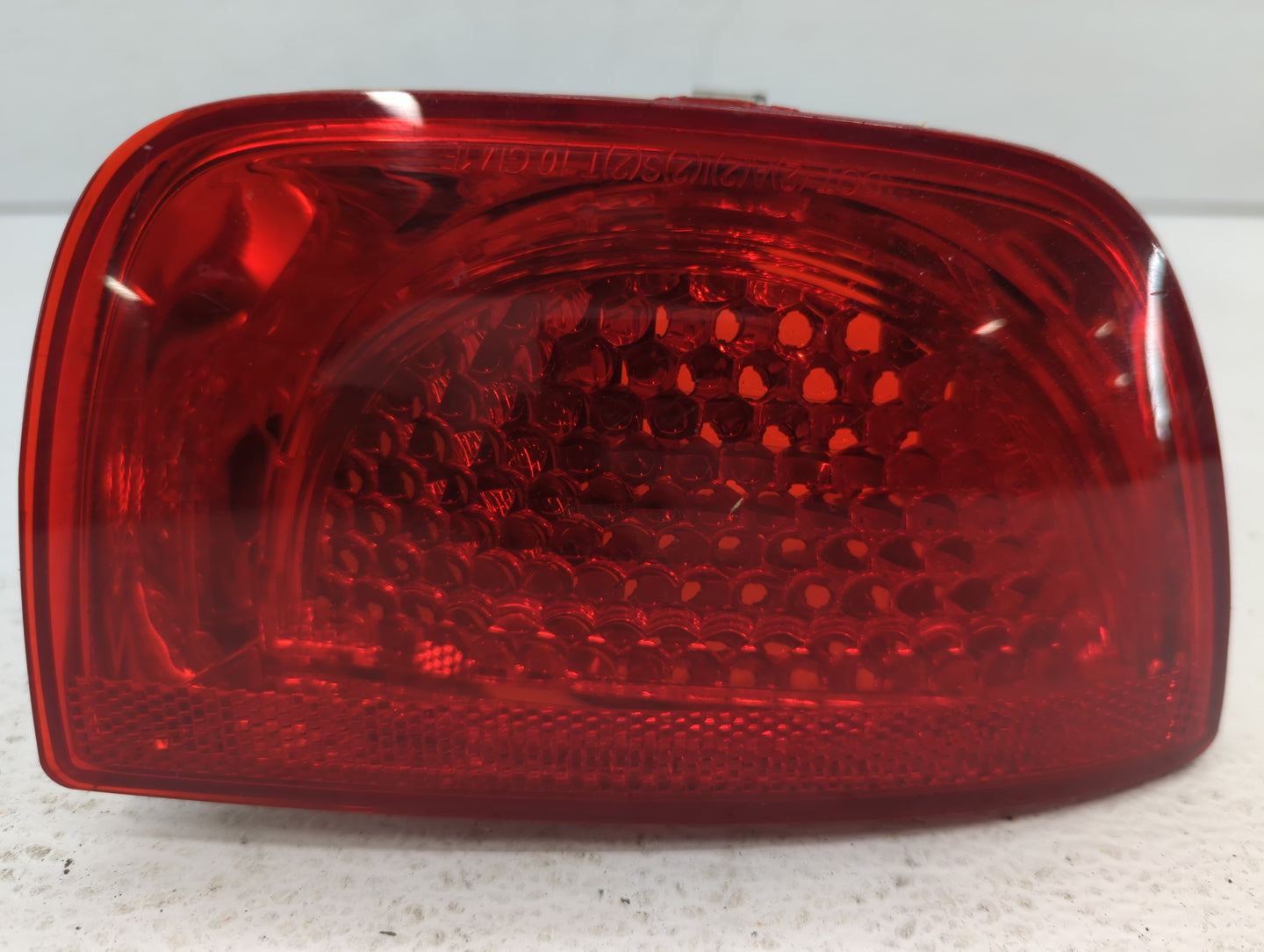 2010-2013 Chevrolet Camaro Tail Light Assembly Passenger Right OEM P/N:320368 320364, PC50040 Fits Fits 2010 2011 2012 2013 