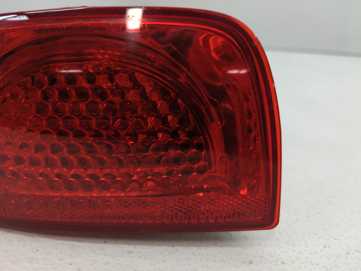 2010-2012 Chevrolet Camaro Tail Light Assembly Passenger Right OEM P/N:92195242 320370, 320366 Fits Fits 2010 2011 2012 OEM 