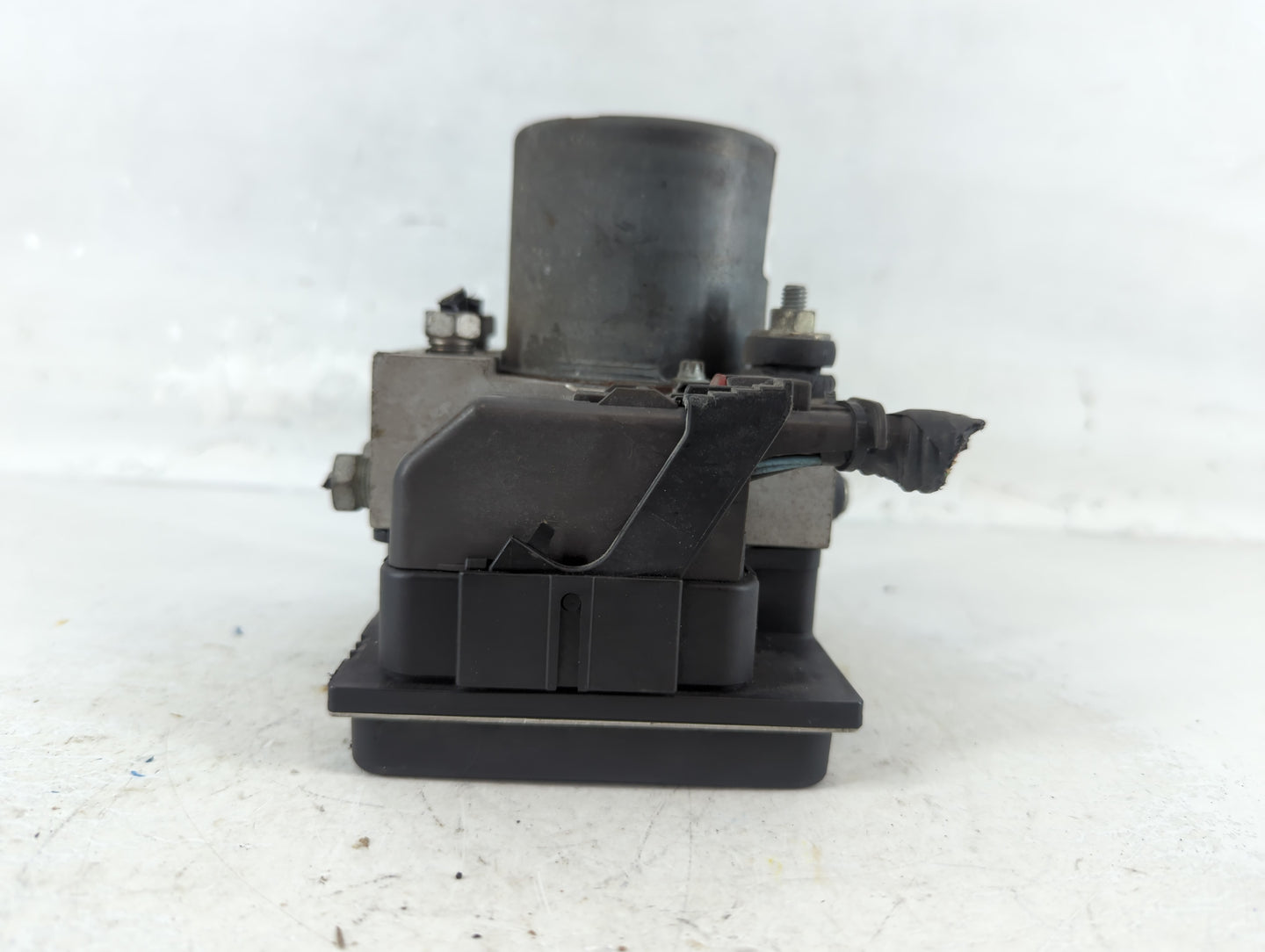 2012-2015 Chevrolet Camaro ABS Pump Control Module Replacement P/N:22873642 Fits Fits 2012 2013 2014 2015 OEM Used Auto Part