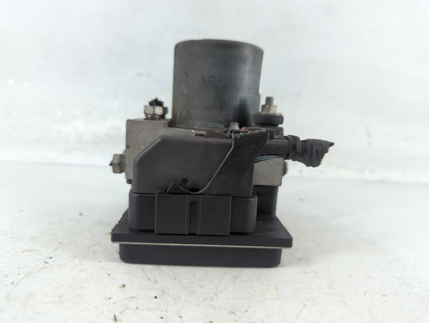2012-2015 Chevrolet Camaro ABS Pump Control Module Replacement P/N:22873642 Fits Fits 2012 2013 2014 2015 OEM Used Auto Part