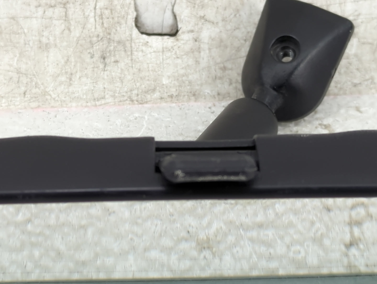 2012 Chevrolet Captiva Interior Rear View Mirror Replacement OEM P/N:011083 Fits OEM Used Auto Parts - Oemusedautoparts1.com
