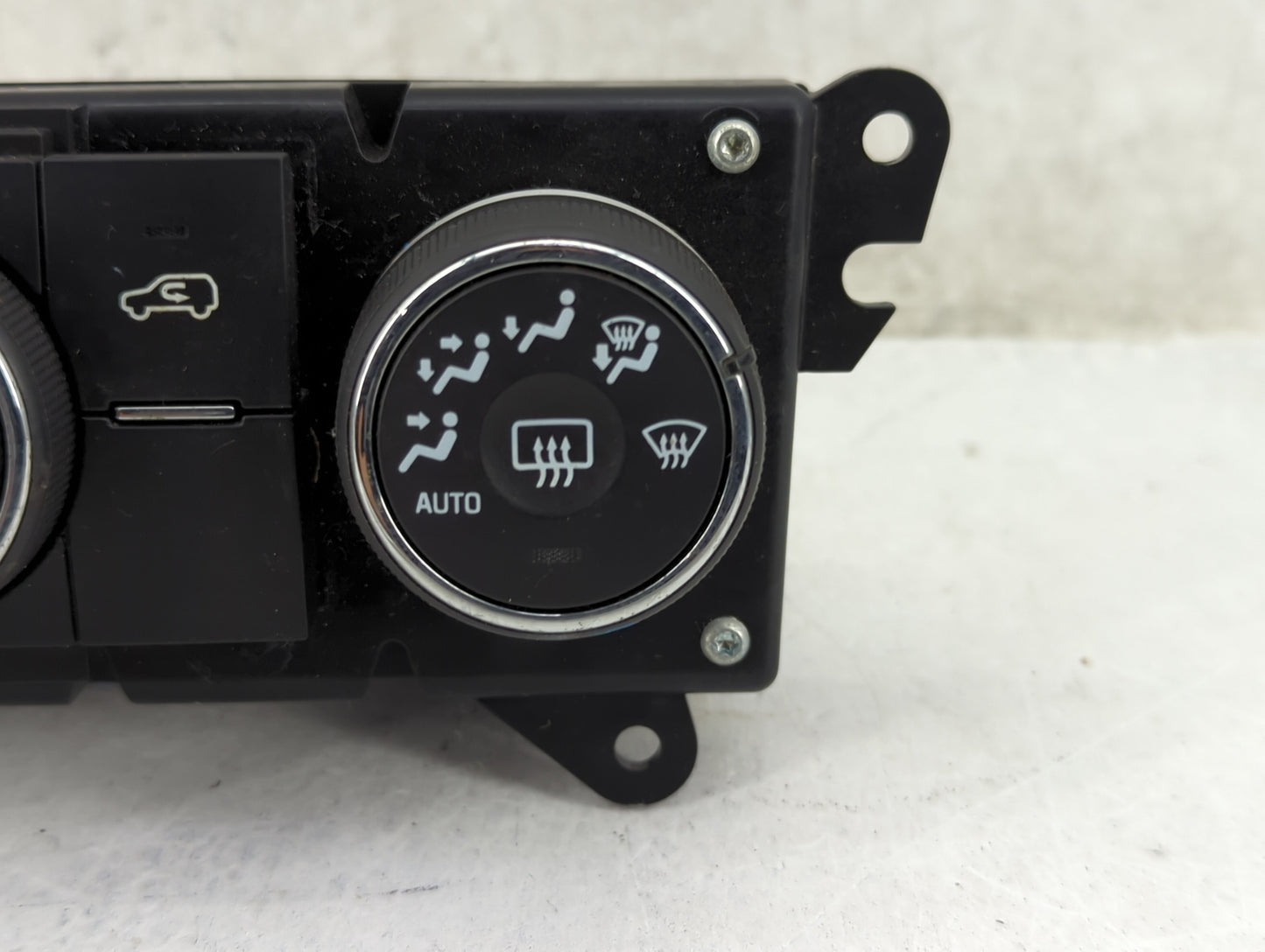 2012 Chevrolet Captiva Climate Control Module Temperature AC/Heater Replacement P/N:22740282 GMT311CC00FR Fits OEM Used Auto