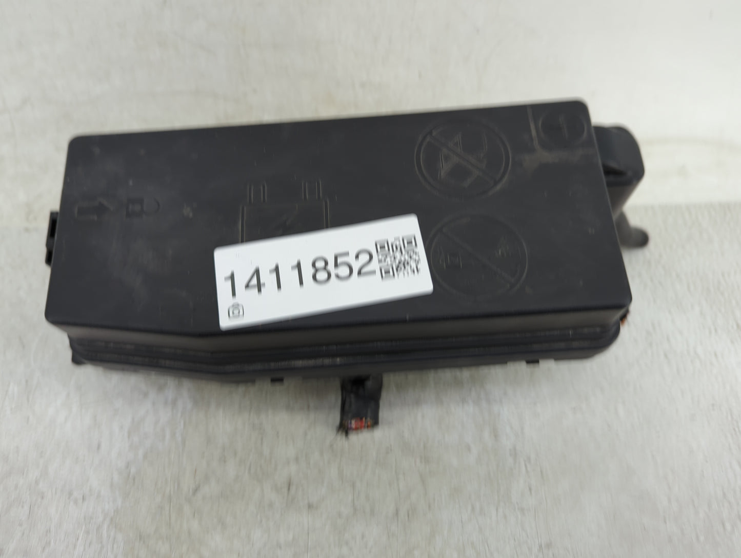 2012-2015 Chevrolet Captiva Sport Fusebox Fuse Box Panel Relay Module P/N:22799541 Fits Fits 2012 2013 2014 2015 OEM Used Au