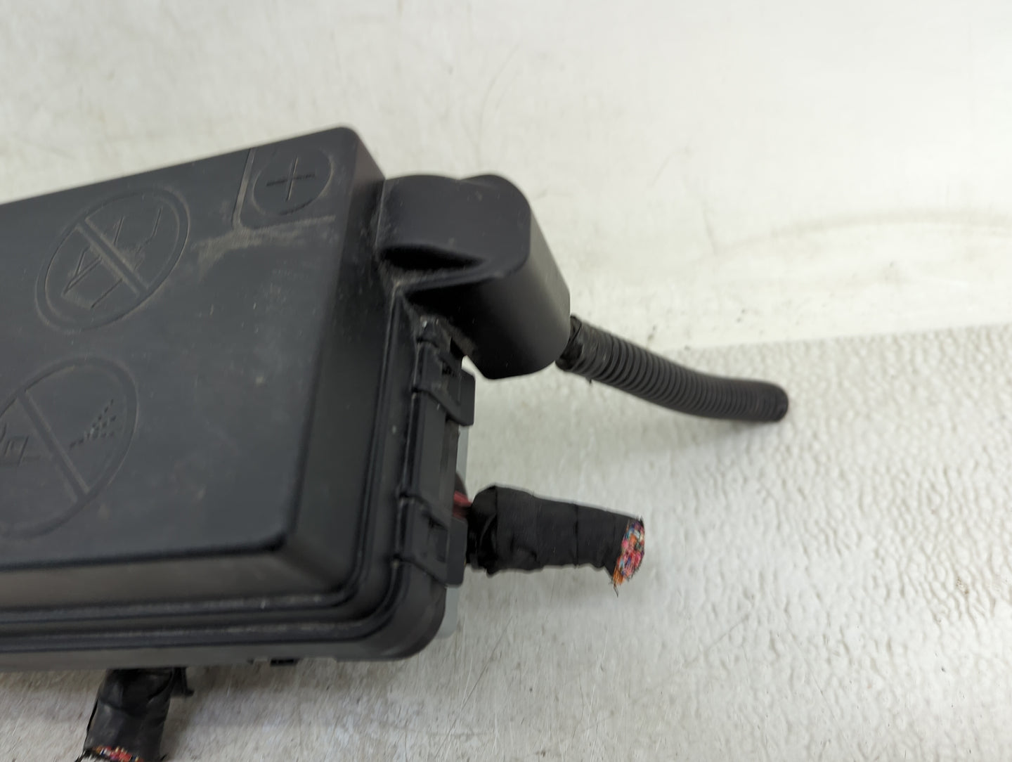 2012-2015 Chevrolet Captiva Sport Fusebox Fuse Box Panel Relay Module P/N:22799541 Fits Fits 2012 2013 2014 2015 OEM Used Au