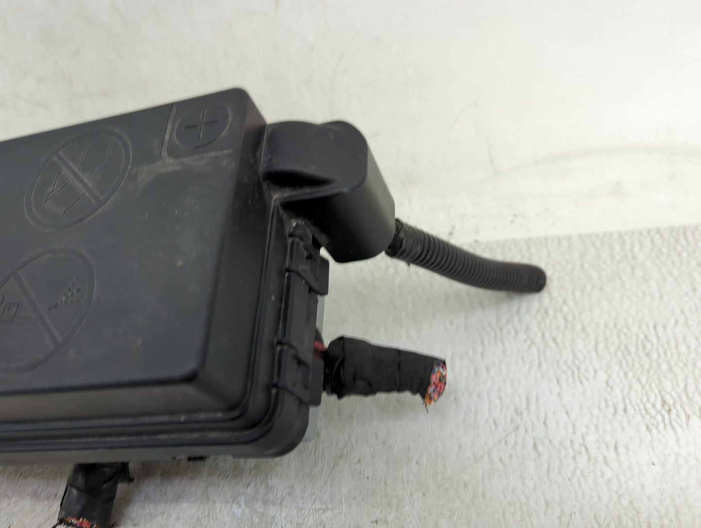 2012-2015 Chevrolet Captiva Sport Fusebox Fuse Box Panel Relay Module P/N:22799541 Fits Fits 2012 2013 2014 2015 OEM Used Au