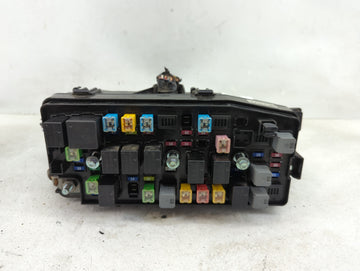 2012-2015 Chevrolet Captiva Sport Fusebox Fuse Box Panel Relay Module P/N:22799541 Fits Fits 2012 2013 2014 2015 OEM Used Auto Parts
