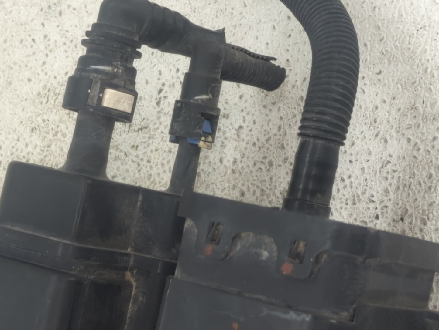2012 Chevrolet Captiva Sport Fuel Vapor Charcoal Canister 1436859 - Oemusedautoparts1.com