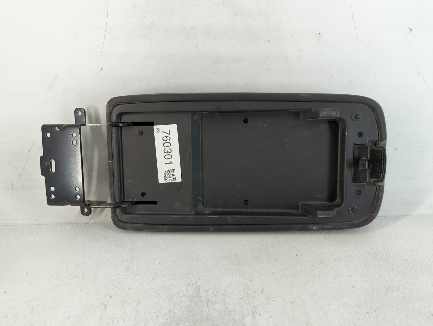 2012 Chevrolet Captiva Sport Center Console Armrest Cover Lid Fits OEM Used Auto Parts - Oemusedautoparts1.com