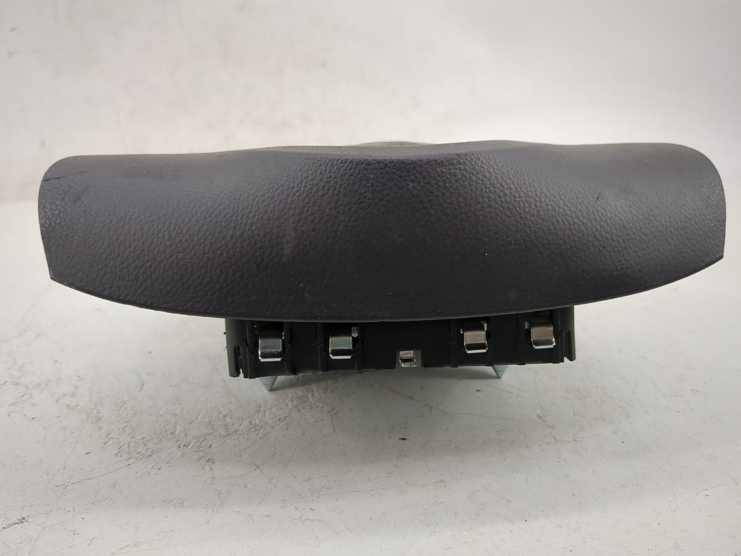 2012 Chevrolet Captiva Sport Air Bag Driver Left Steering Wheel Mounted - Oemusedautoparts1.com
