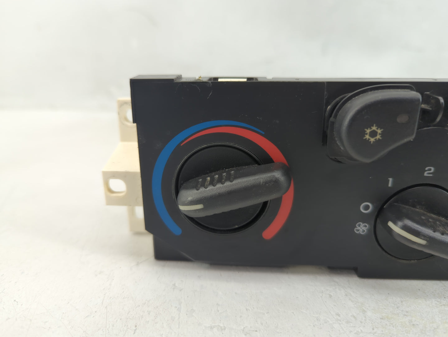 2004-2012 Chevrolet Colorado Climate Control Module Temperature AC/Heater Replacement P/N:25841856 Fits OEM Used Auto Parts 