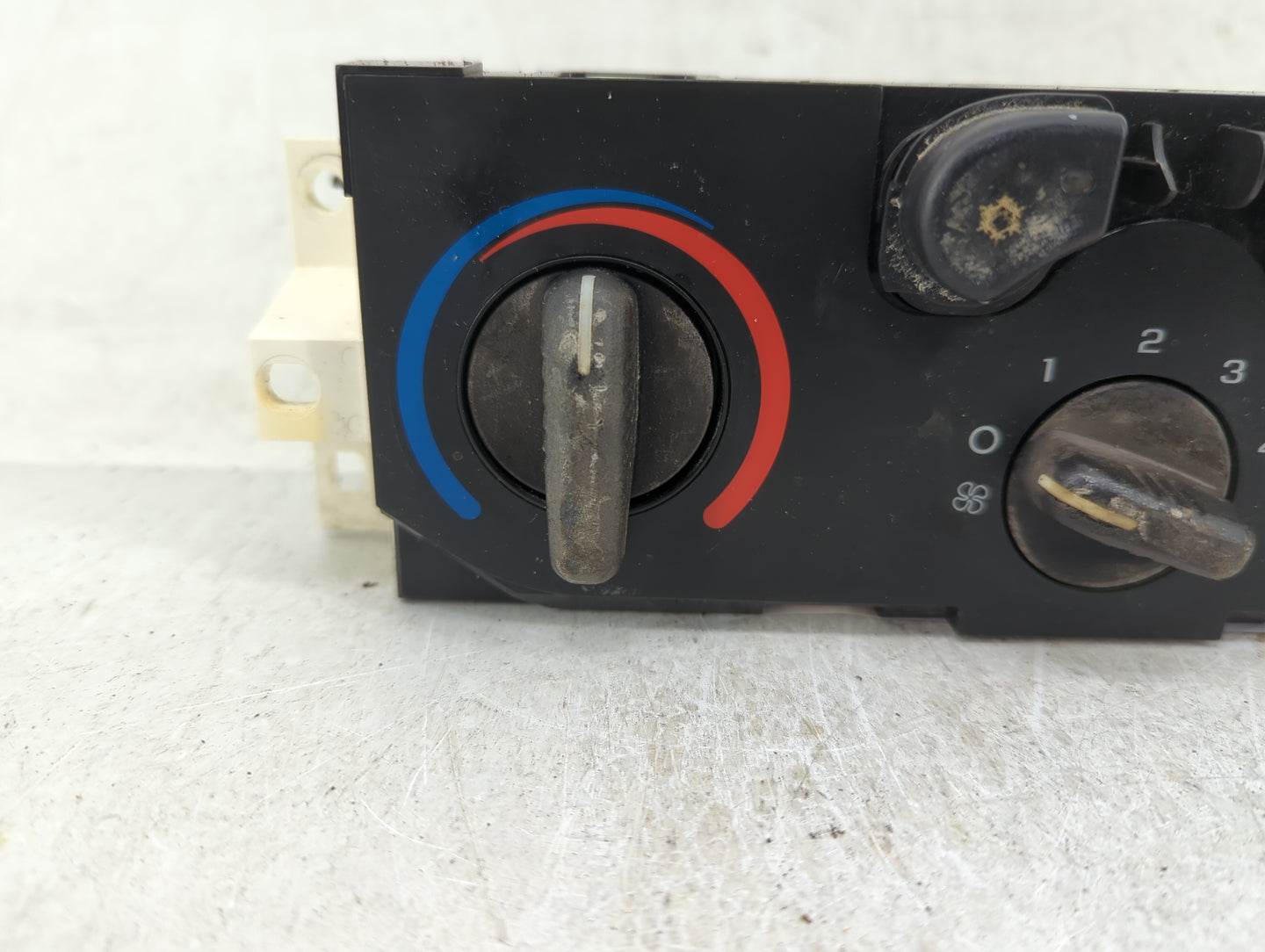 2004-2012 Chevrolet Colorado Climate Control Module Temperature AC/Heater Replacement P/N:25841856 Fits OEM Used Auto Parts 