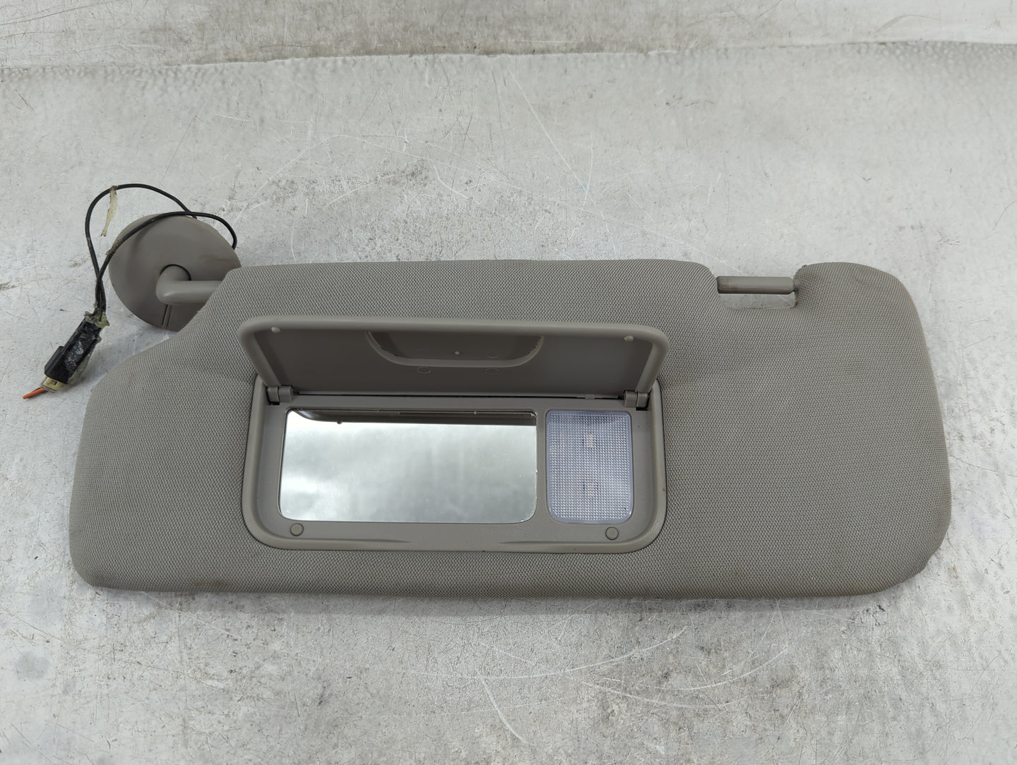 2011-2012 Chevrolet Colorado Sun Visor Shade Replacement Driver Left Mirror Fits Fits 2011 2012 OEM Used Auto Parts - Oemuse