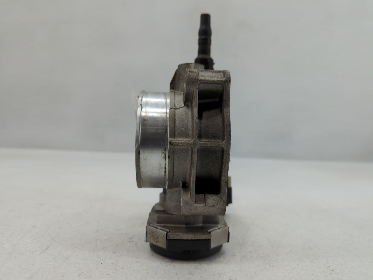 2008-2012 Chevrolet Colorado Throttle Body P/N:5198C 018AA Fits Fits 2008 2009 2010 2011 2012 OEM Used Auto Parts - Oemuseda