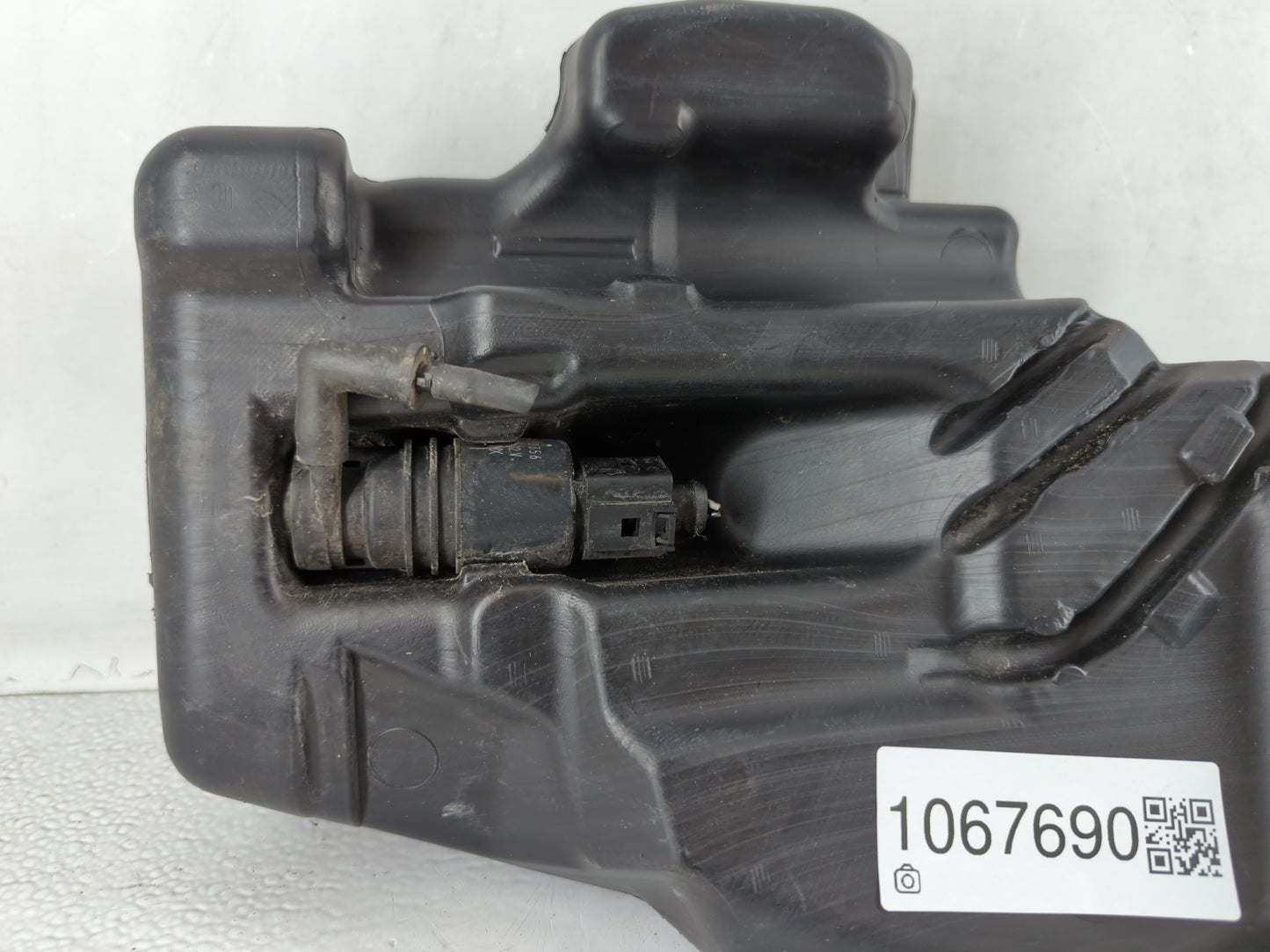 2011-2016 Chevrolet Cruze Windshield Washer Fluid Reservoir Bottle Oem - Oemusedautoparts1.com