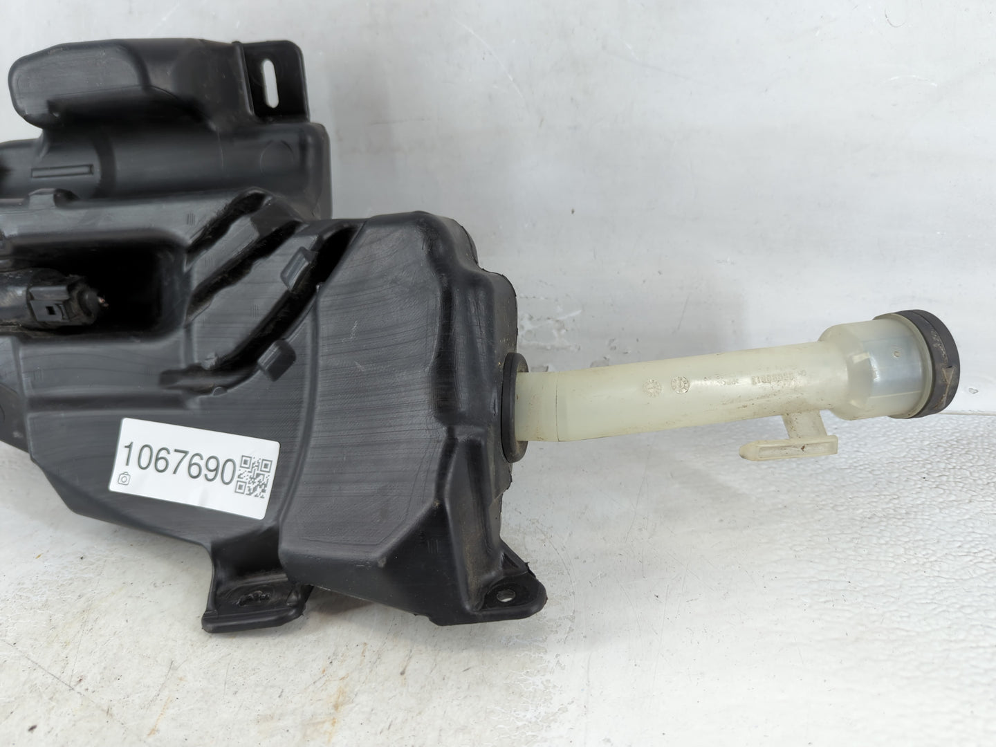 2011-2016 Chevrolet Cruze Windshield Washer Fluid Reservoir Bottle Oem - Oemusedautoparts1.com