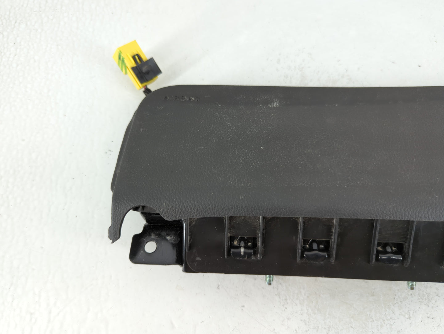2011-2012 Chevrolet Cruze Air Bag Driver Left Knee OEM P/N:95483074 Fits Fits 2011 2012 OEM Used Auto Parts - Oemusedautopar