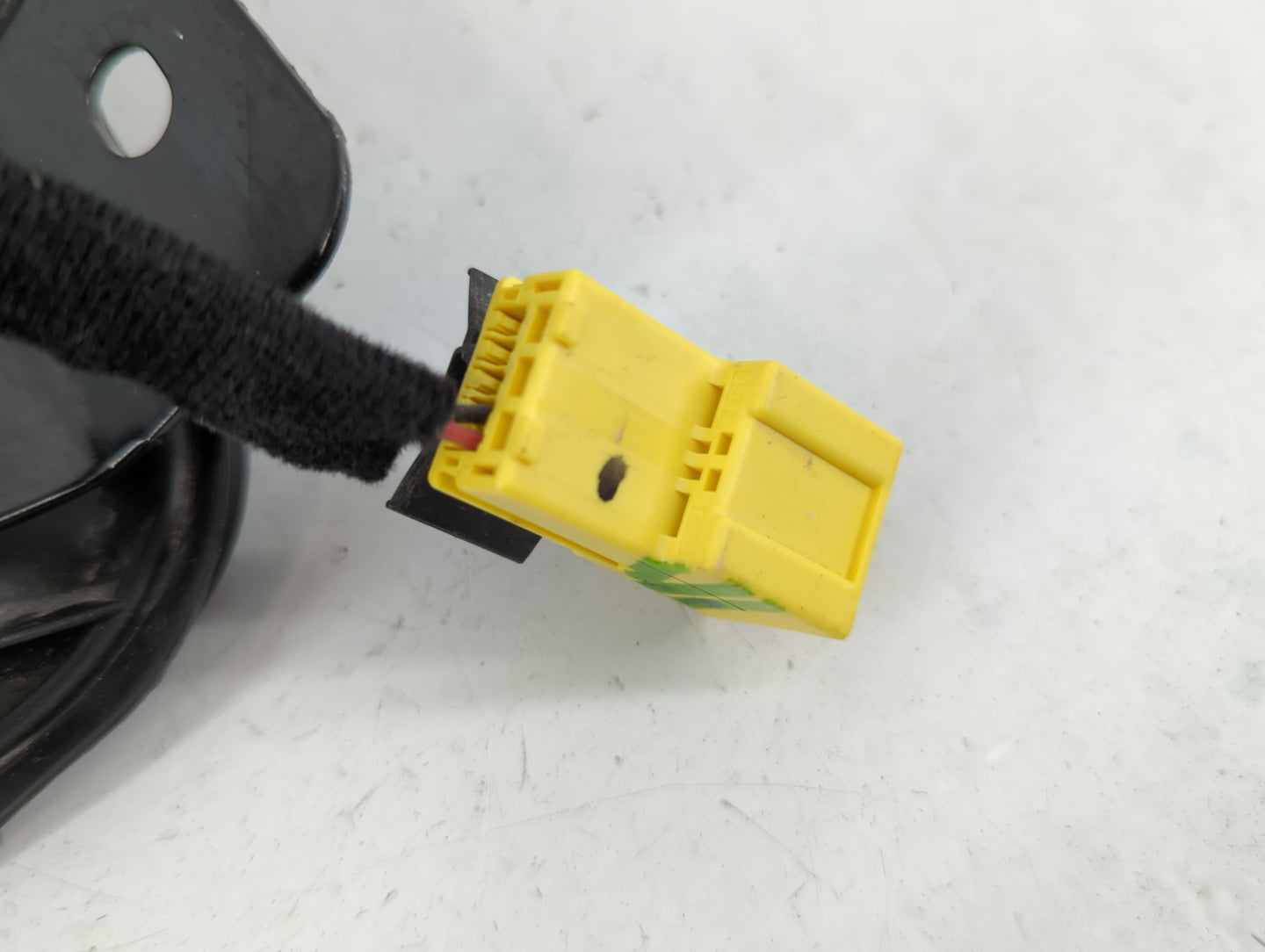 2011-2012 Chevrolet Cruze Air Bag Driver Left Knee OEM P/N:95483074 Fits Fits 2011 2012 OEM Used Auto Parts - Oemusedautopar