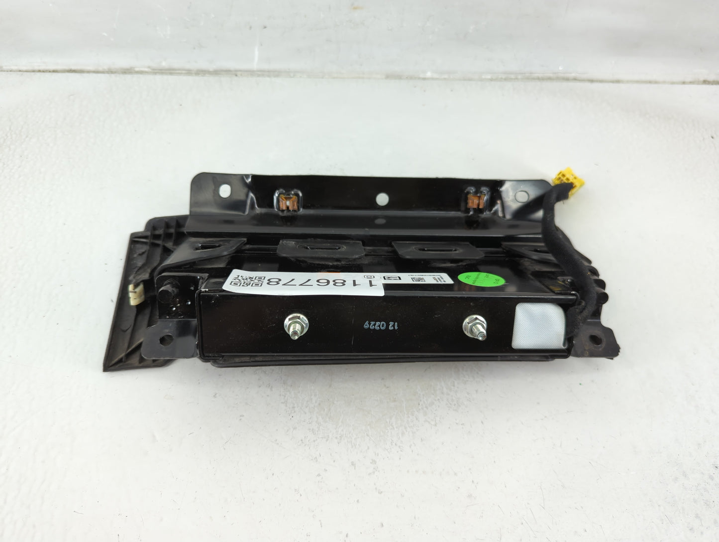 2011-2012 Chevrolet Cruze Air Bag Driver Left Knee OEM P/N:95483074 Fits Fits 2011 2012 OEM Used Auto Parts - Oemusedautopar
