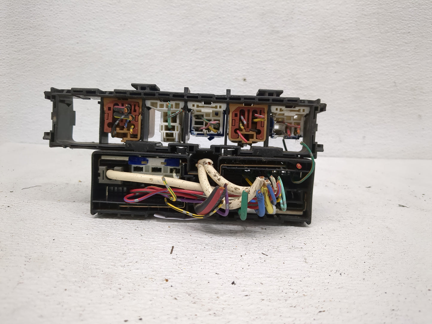 2011-2014 Chevrolet Cruze Fusebox Fuse Box Panel Relay Module P/N:95216200 Fits Fits 2011 2012 2013 2014 OEM Used Auto Parts