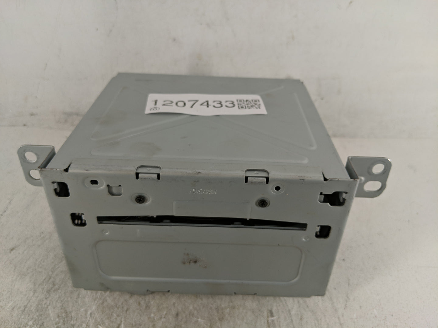 2012 Chevrolet Cruze Radio AM FM Cd Player Receiver Replacement P/N:22815634 Fits OEM Used Auto Parts - Oemusedautoparts1.co