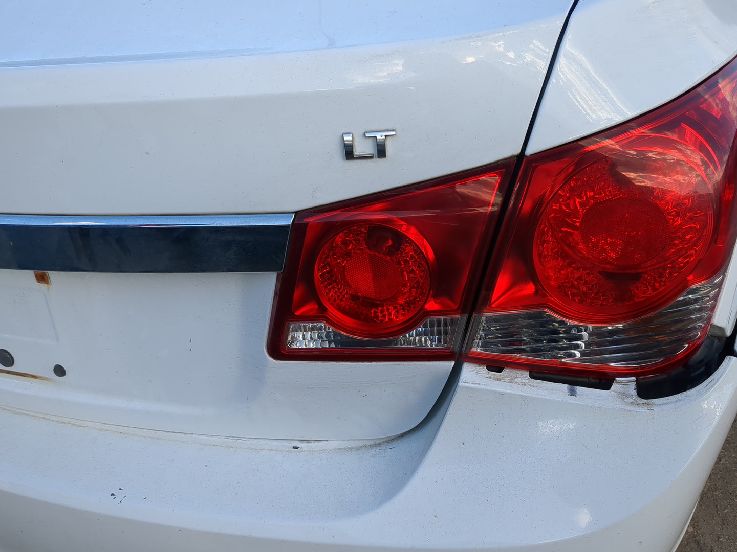 2011 Chevrolet Cruze Passenger Right Side Deck Lid Mounted Tail Light 1210391 - Oemusedautoparts1.com