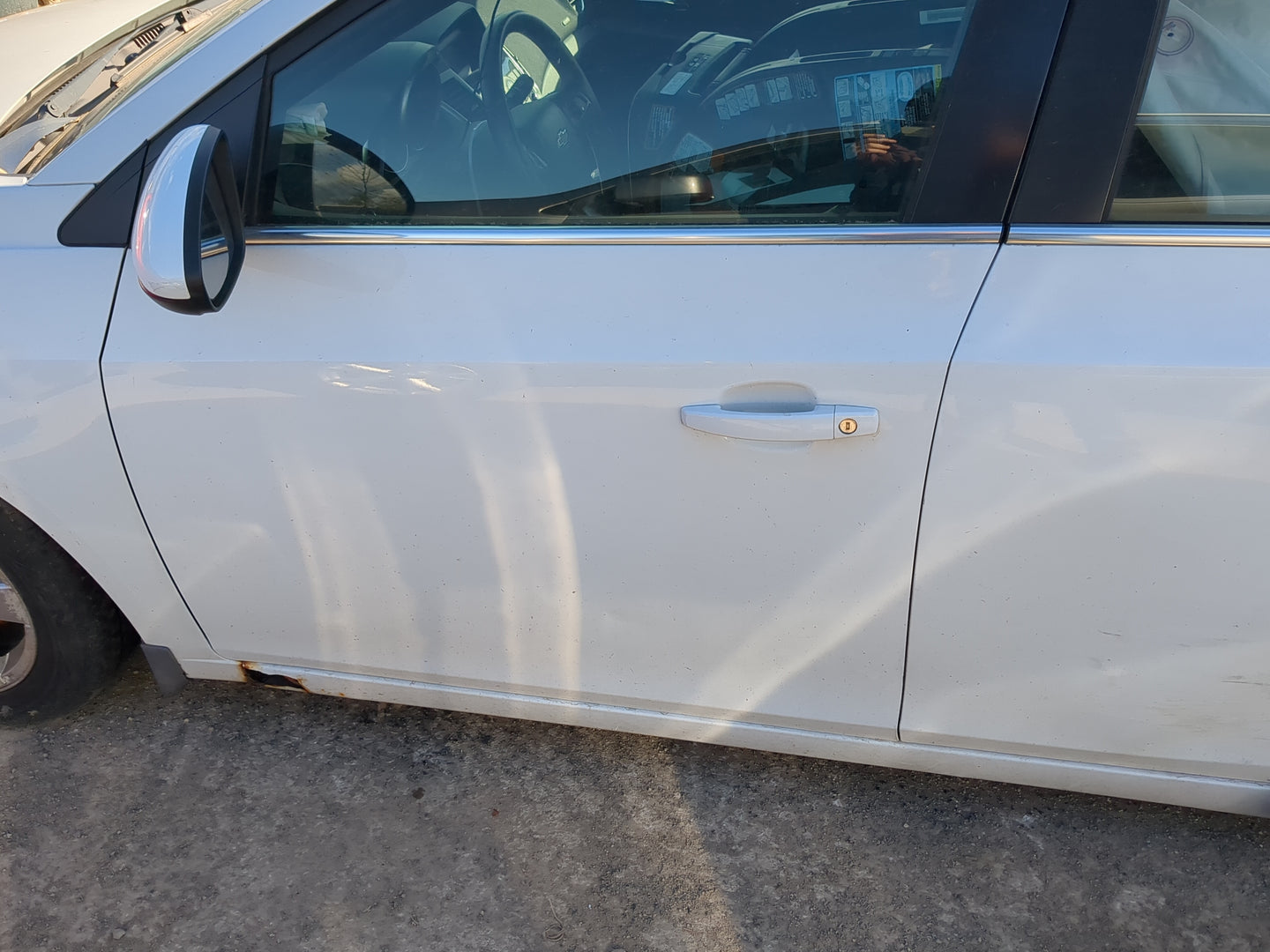 2011-2012 Chevrolet Cruze Driver Front Door Oem - Oemusedautoparts1.com