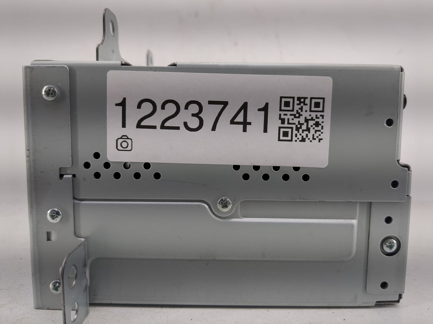 2012 Chevrolet Cruze Radio AM FM Cd Player Receiver Replacement P/N:22815635 Fits OEM Used Auto Parts - Oemusedautoparts1.co