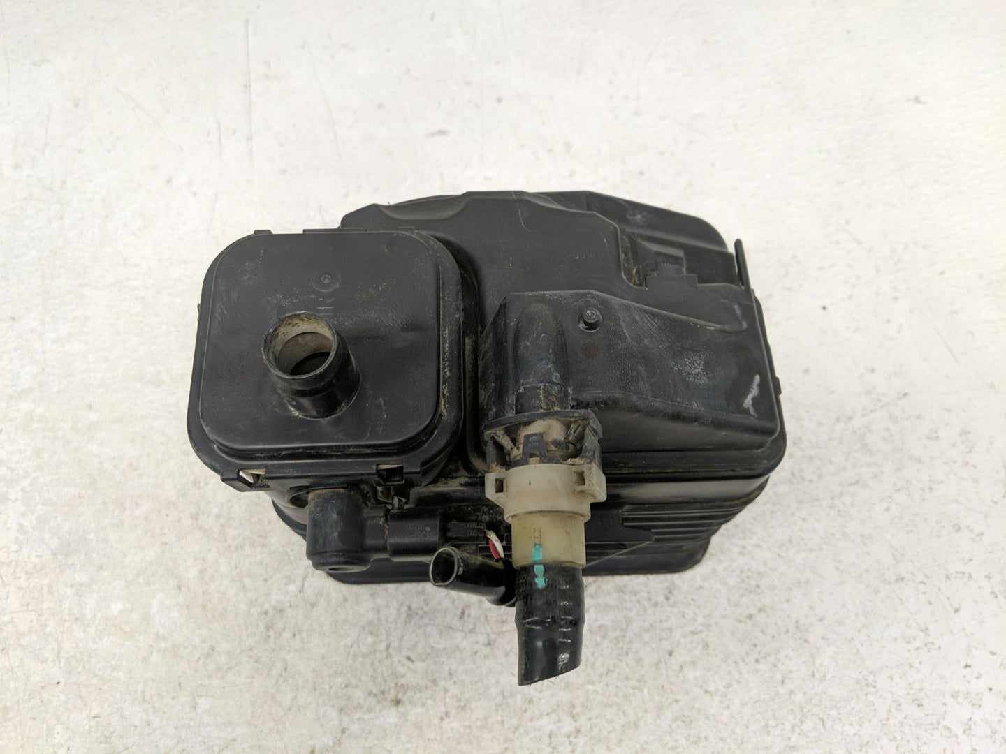 2012 Chevrolet Cruze Fuel Vapor Charcoal Canister 1261310 - Oemusedautoparts1.com