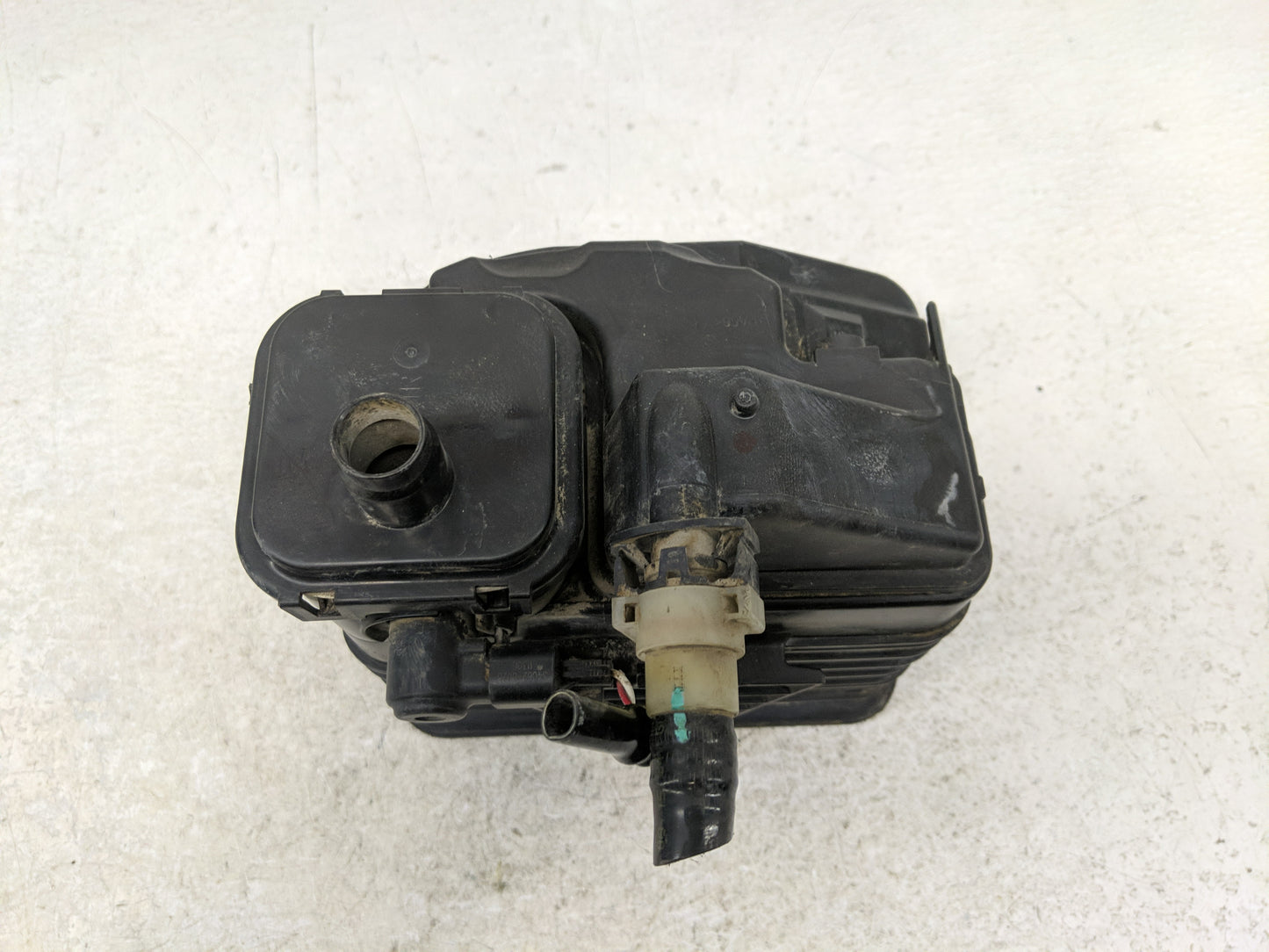 2012 Chevrolet Cruze Fuel Vapor Charcoal Canister 1261310 - Oemusedautoparts1.com