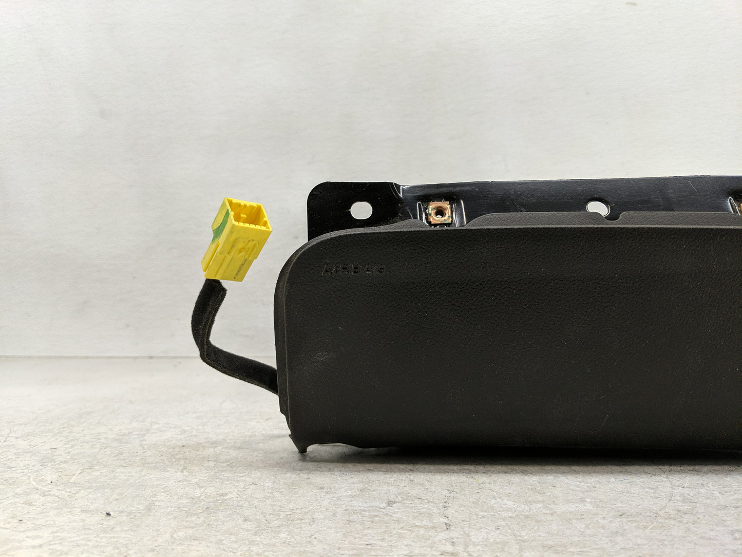 2011-2012 Chevrolet Cruze Air Bag Driver Left Knee OEM P/N:AB0-09C004 813645686, 95483074 Fits Fits 2011 2012 OEM Used Auto 