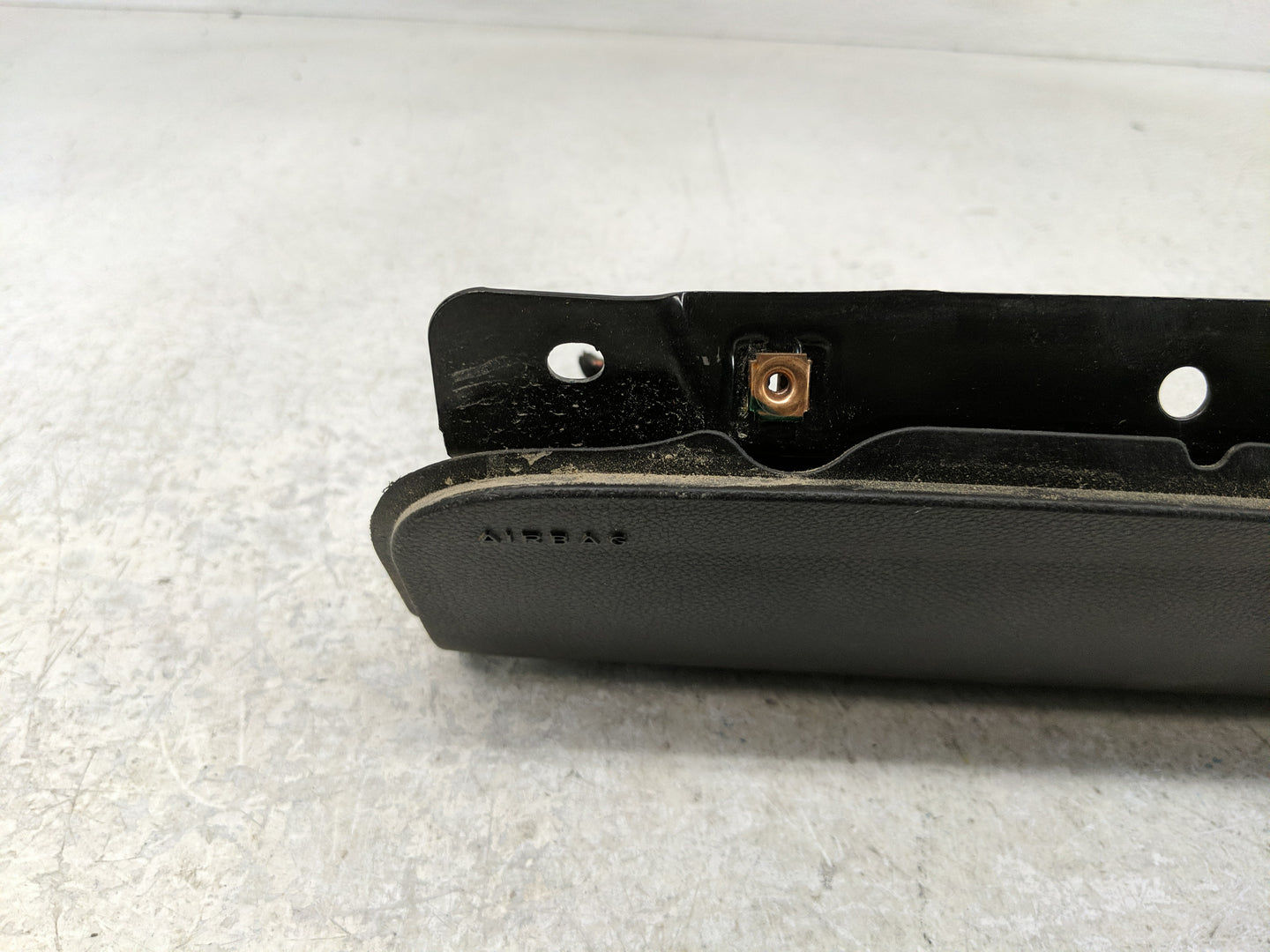 2011-2012 Chevrolet Cruze Air Bag Driver Left Knee OEM P/N:95483074 Fits Fits 2011 2012 OEM Used Auto Parts - Oemusedautopar