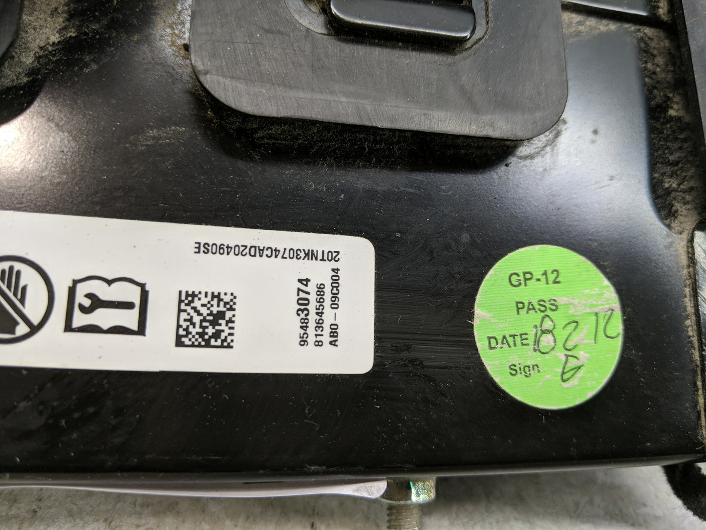 2011-2012 Chevrolet Cruze Air Bag Driver Left Knee OEM P/N:95483074 Fits Fits 2011 2012 OEM Used Auto Parts - Oemusedautopar