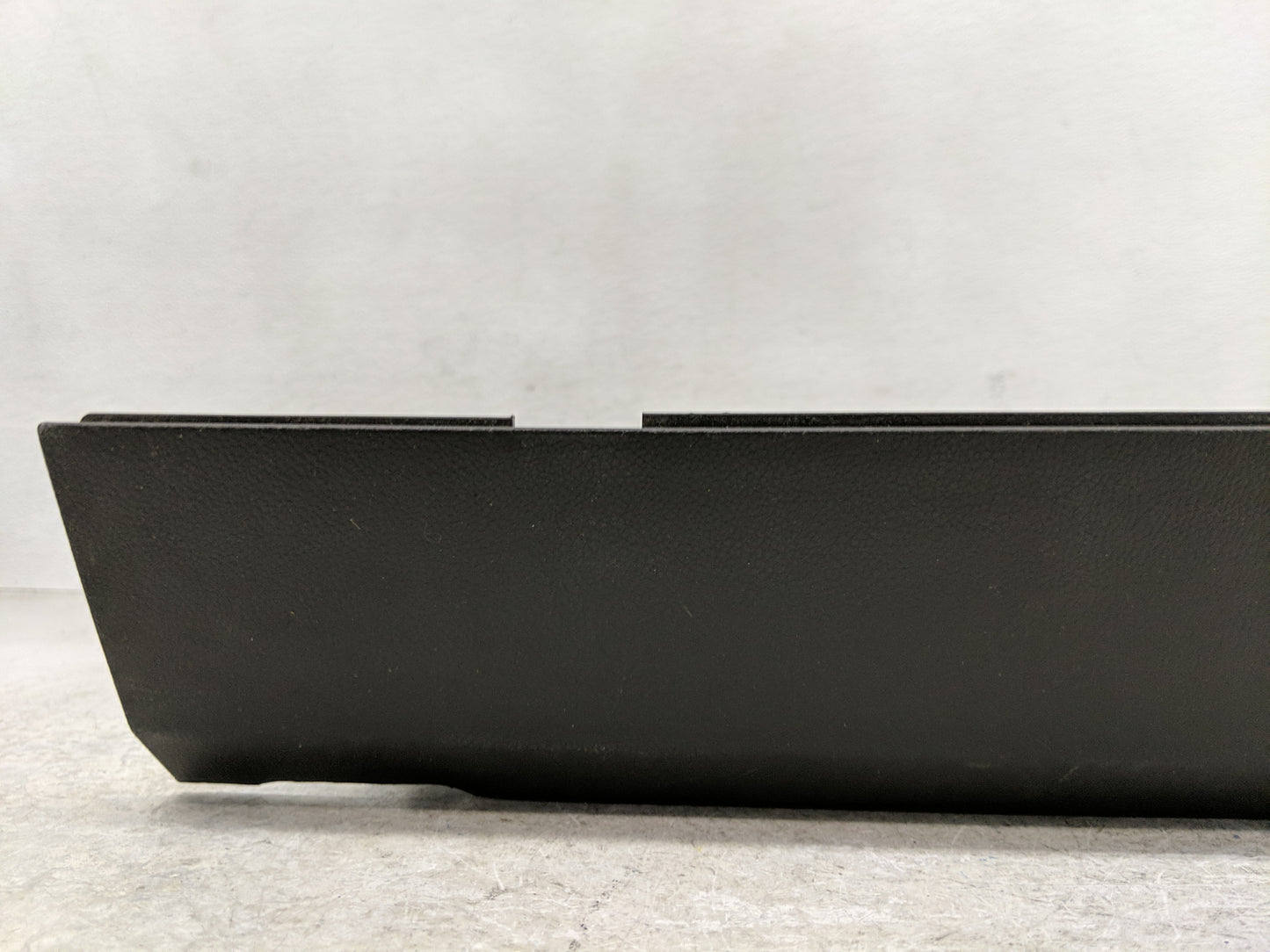 2011-2012 Chevrolet Cruze Air Bag Passenger Right Knee OEM P/N:813645686 95483077 Fits Fits 2011 2012 OEM Used Auto Parts - 