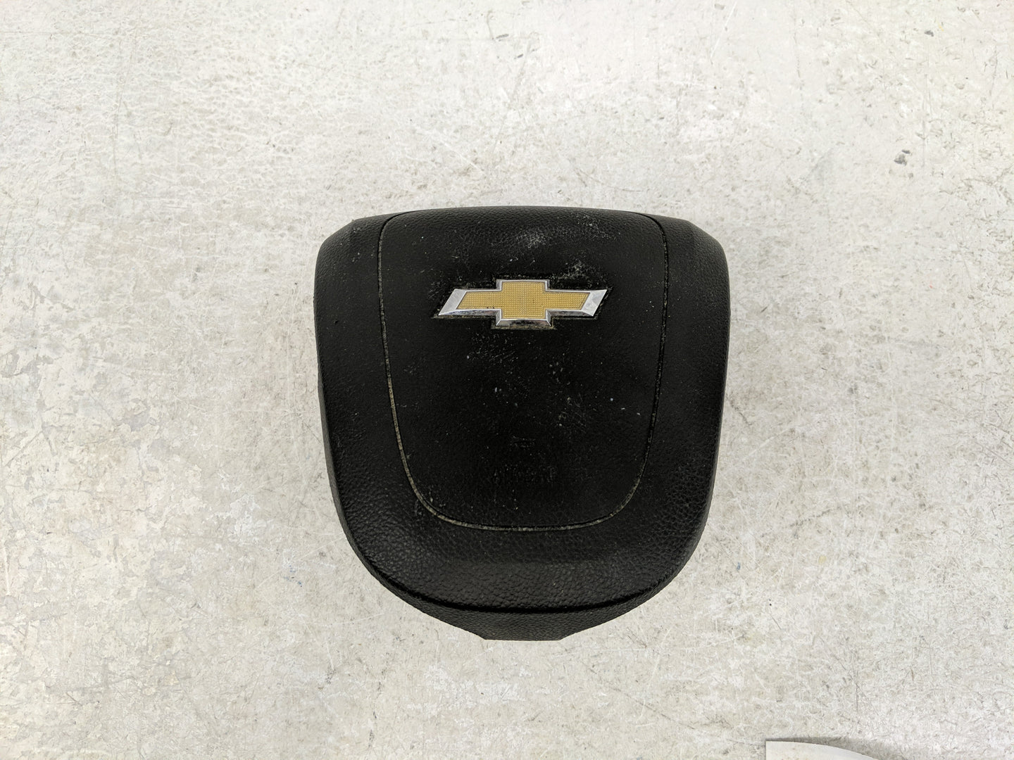 2011-2013 Chevrolet Cruze Air Bag Driver Left Steering Wheel Mounted Fits Fits 2011 2012 2013 OEM Used Auto Parts - Oemuseda