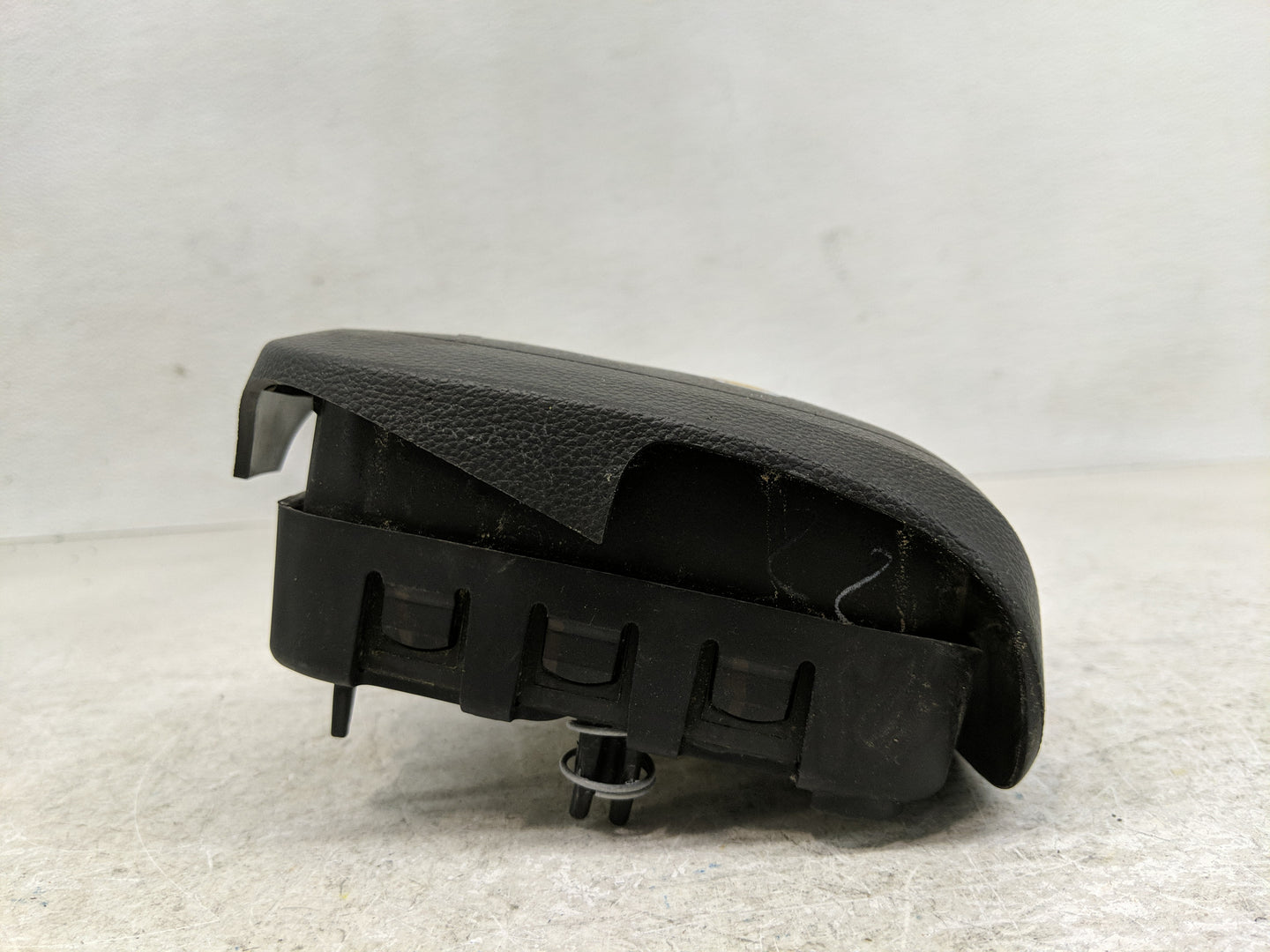 2011-2013 Chevrolet Cruze Air Bag Driver Left Steering Wheel Mounted Fits Fits 2011 2012 2013 OEM Used Auto Parts - Oemuseda