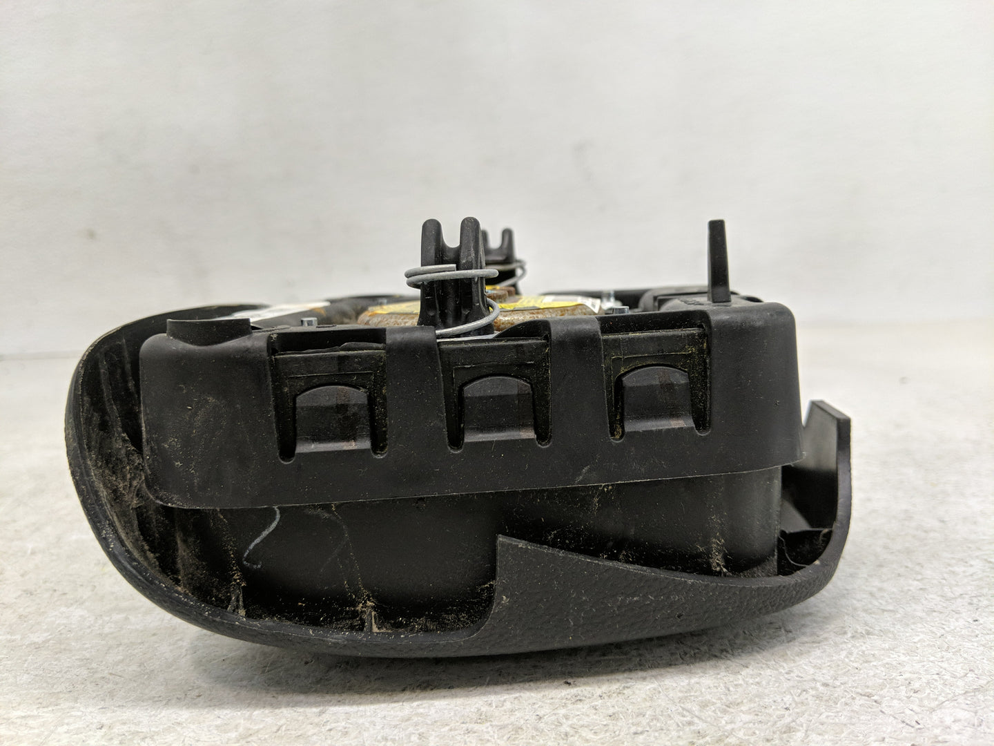 2011-2013 Chevrolet Cruze Air Bag Driver Left Steering Wheel Mounted Fits Fits 2011 2012 2013 OEM Used Auto Parts - Oemuseda