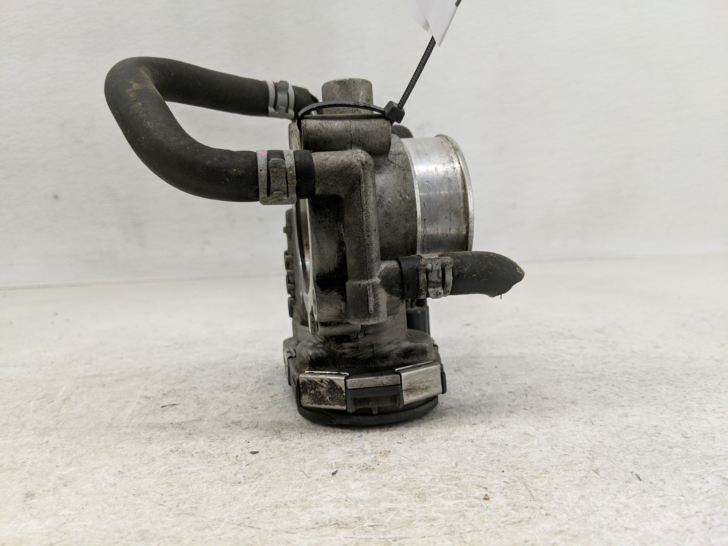 2011-2016 Chevrolet Cruze Throttle Body Fits Fits 2009 2010 2011 2012 2013 2014 2015 2016 2017 2018 OEM Used Auto Parts - Oe