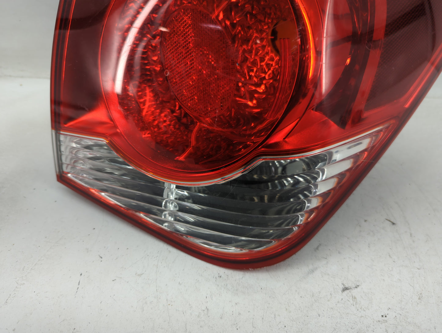 2011-2016 Chevrolet Cruze Tail Light Assembly Passenger Right OEM P/N:AIRST 11 1P Fits Fits 2011 2012 2013 2014 2015 2016 OE