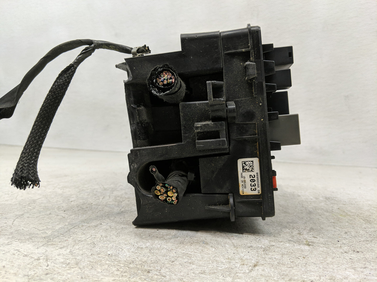 2011-2014 Chevrolet Cruze Fusebox Fuse Box Panel Relay Module P/N:812461952 Fits Fits 2011 2012 2013 2014 OEM Used Auto Part