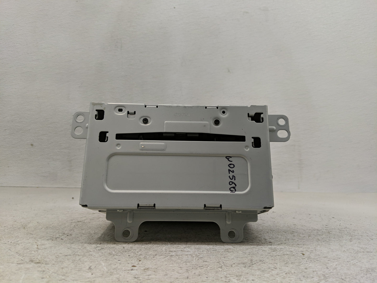2011-2012 Chevrolet Cruze Radio AM FM Cd Player Receiver Replacement P/N:22870782 Fits Fits 2010 2011 2012 OEM Used Auto Par