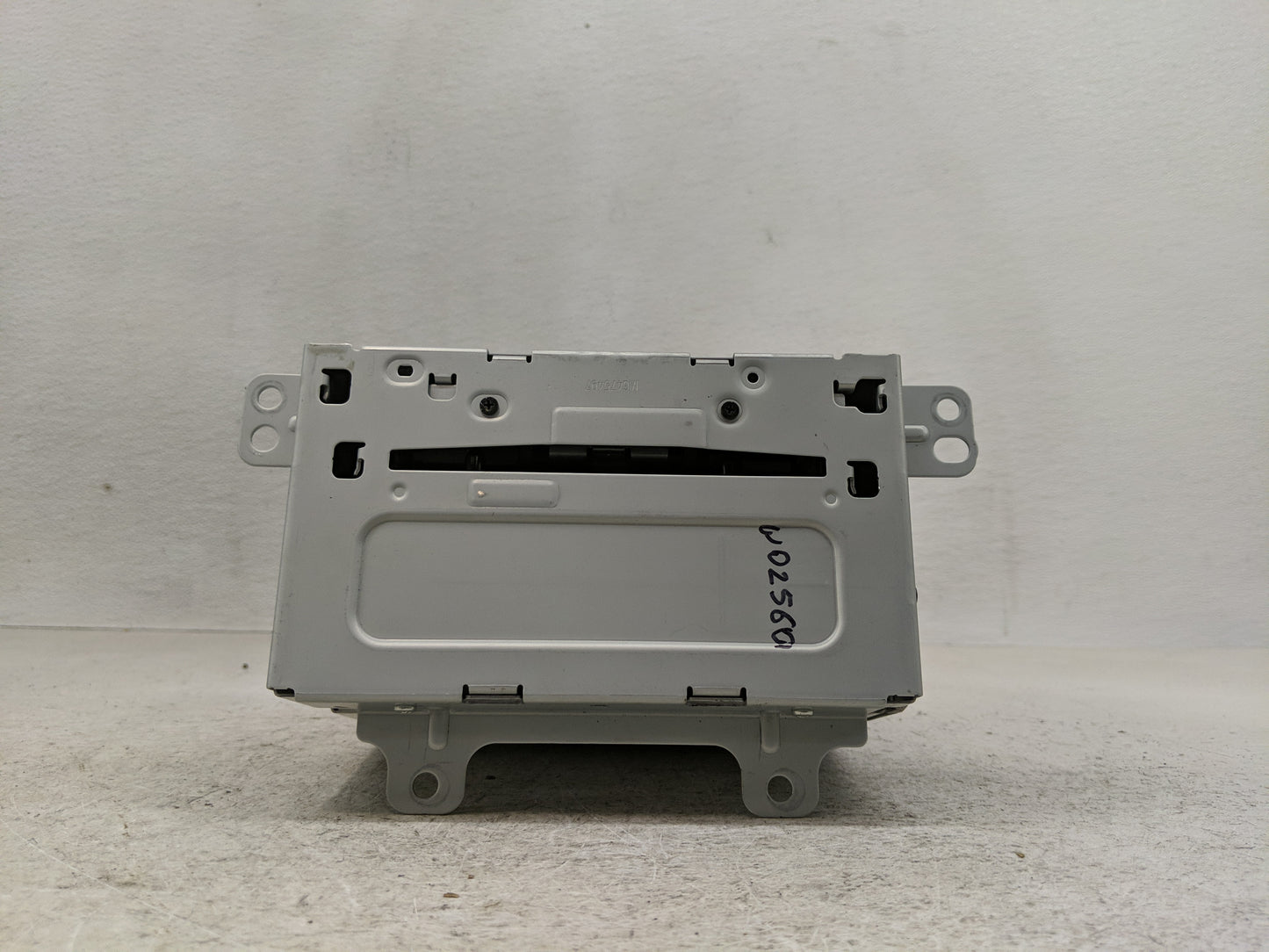 2011-2012 Chevrolet Cruze Radio AM FM Cd Player Receiver Replacement P/N:22870782 Fits Fits 2010 2011 2012 OEM Used Auto Par