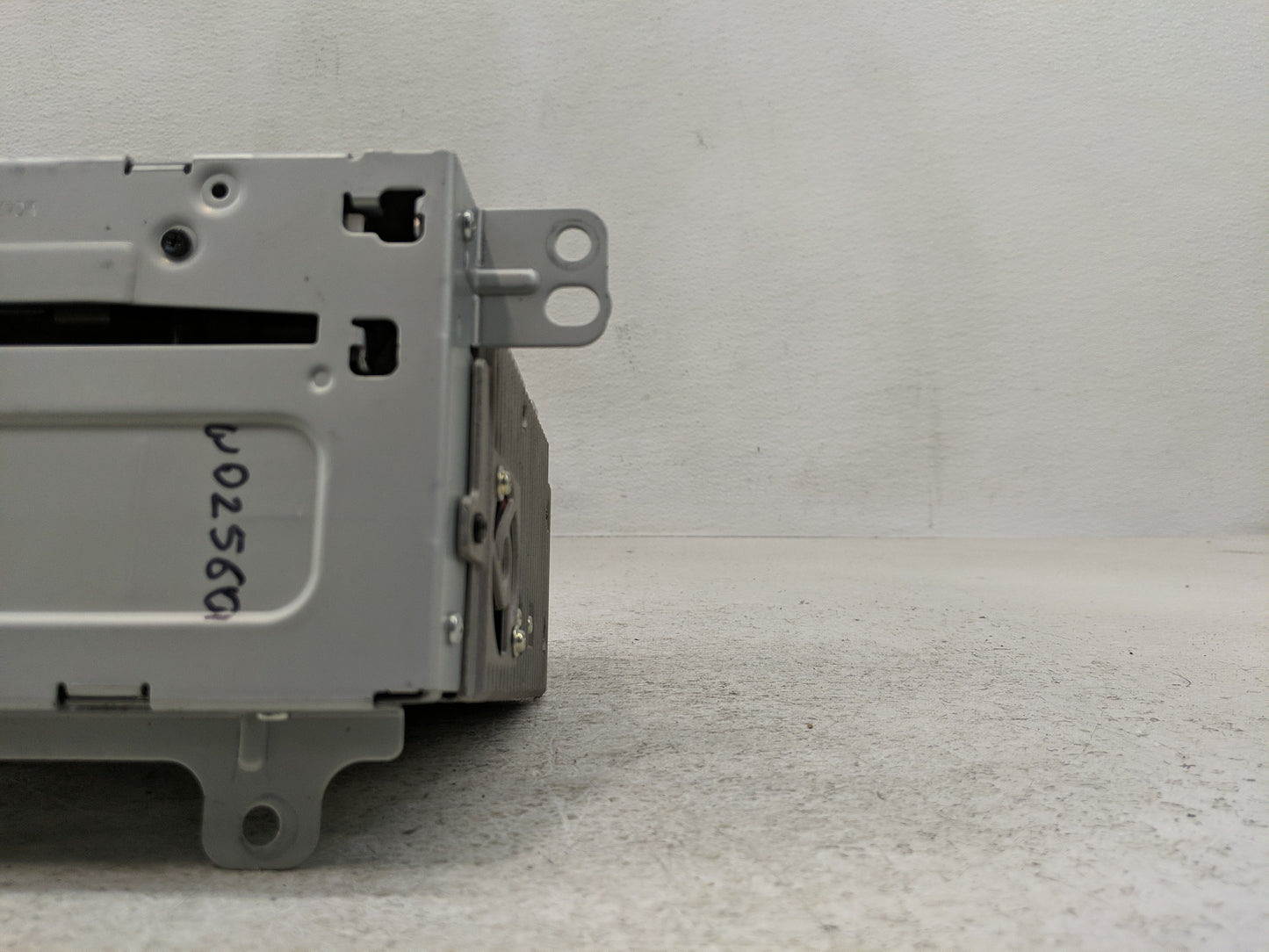 2011-2012 Chevrolet Cruze Radio AM FM Cd Player Receiver Replacement P/N:22870782 Fits Fits 2010 2011 2012 OEM Used Auto Par